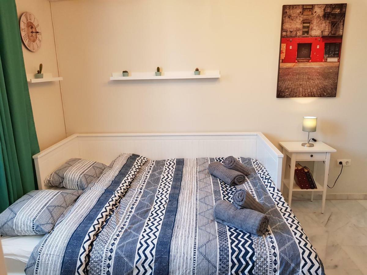 **** Genuar Apartments Malaga Center Kültér fotó