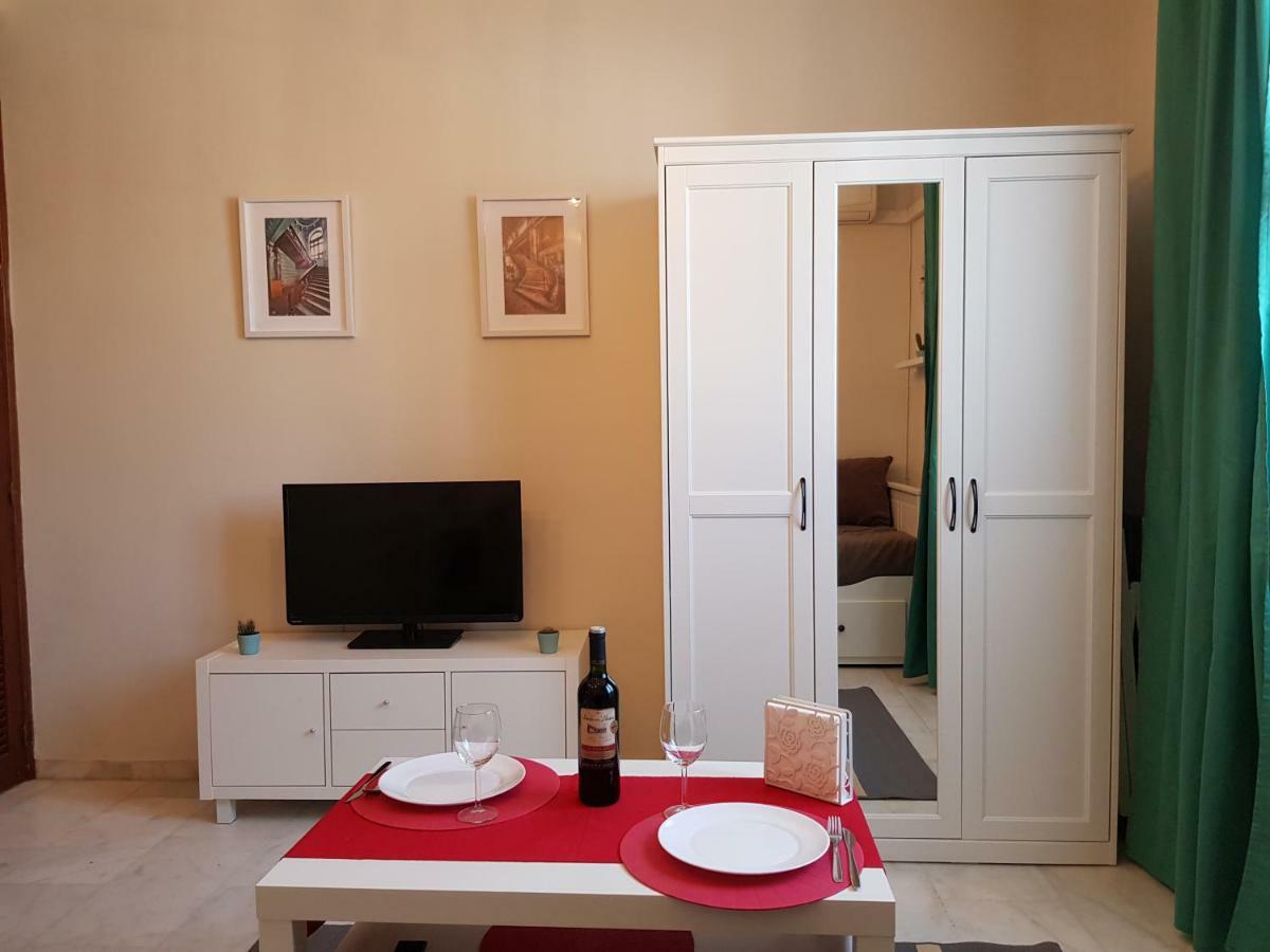 **** Genuar Apartments Malaga Center Kültér fotó