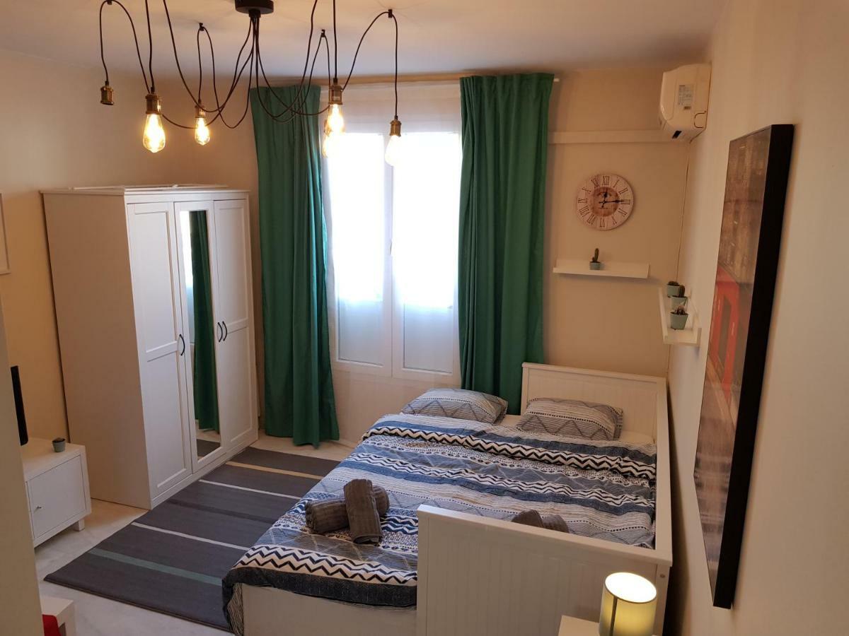 **** Genuar Apartments Malaga Center Kültér fotó