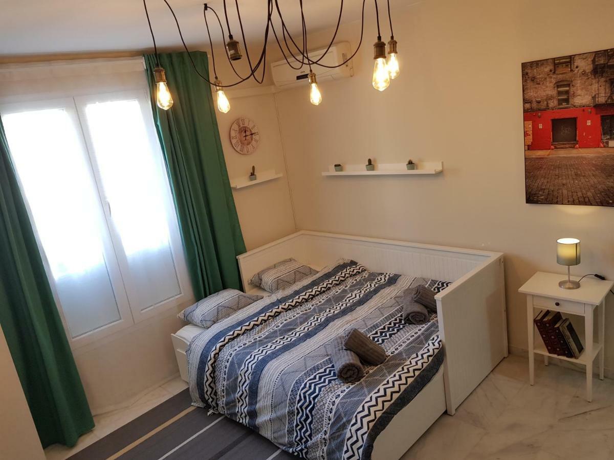 **** Genuar Apartments Malaga Center Kültér fotó
