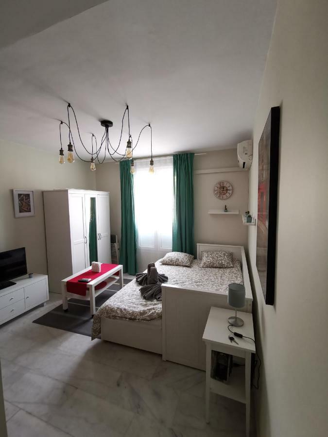 **** Genuar Apartments Malaga Center Kültér fotó