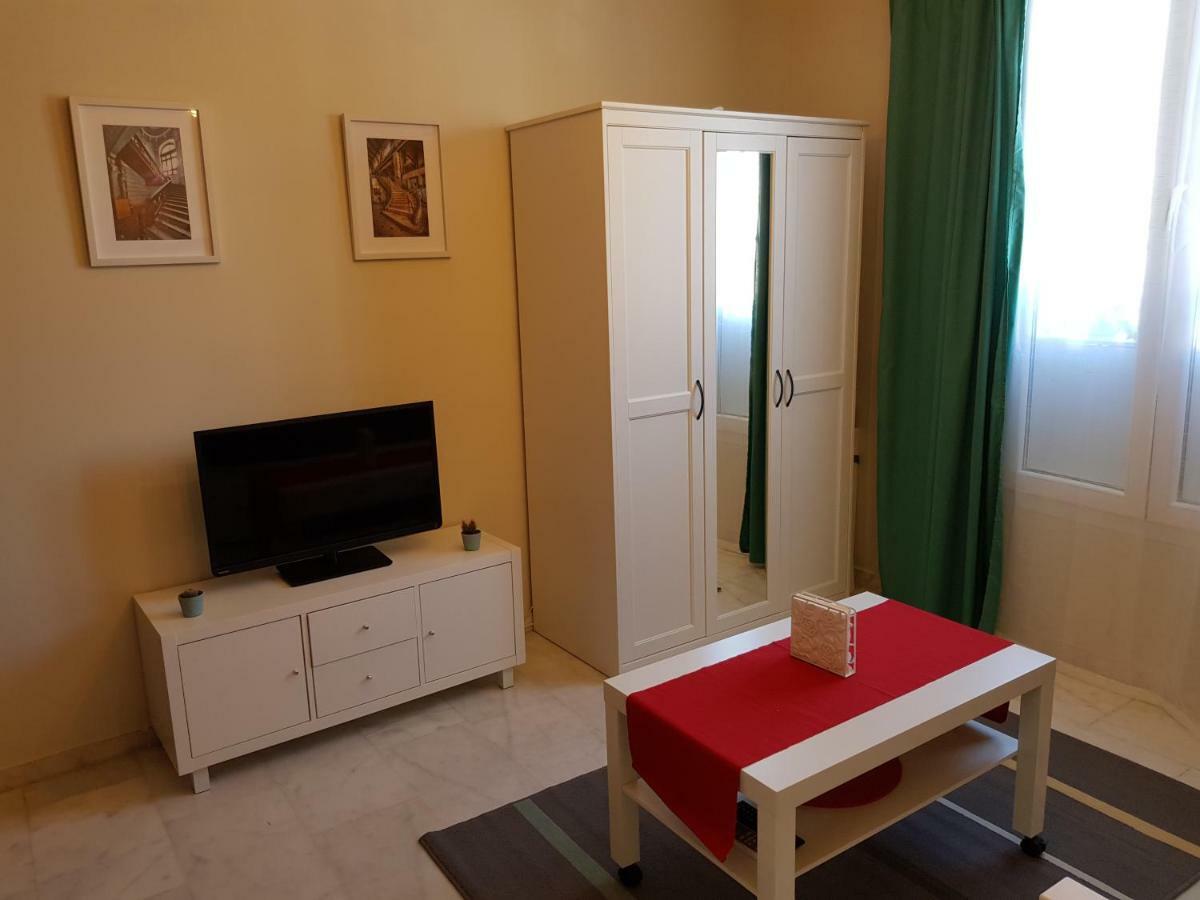 **** Genuar Apartments Malaga Center Kültér fotó
