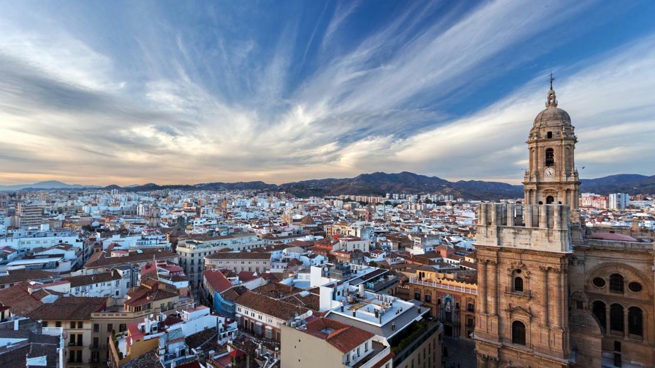 **** Genuar Apartments Malaga Center Kültér fotó